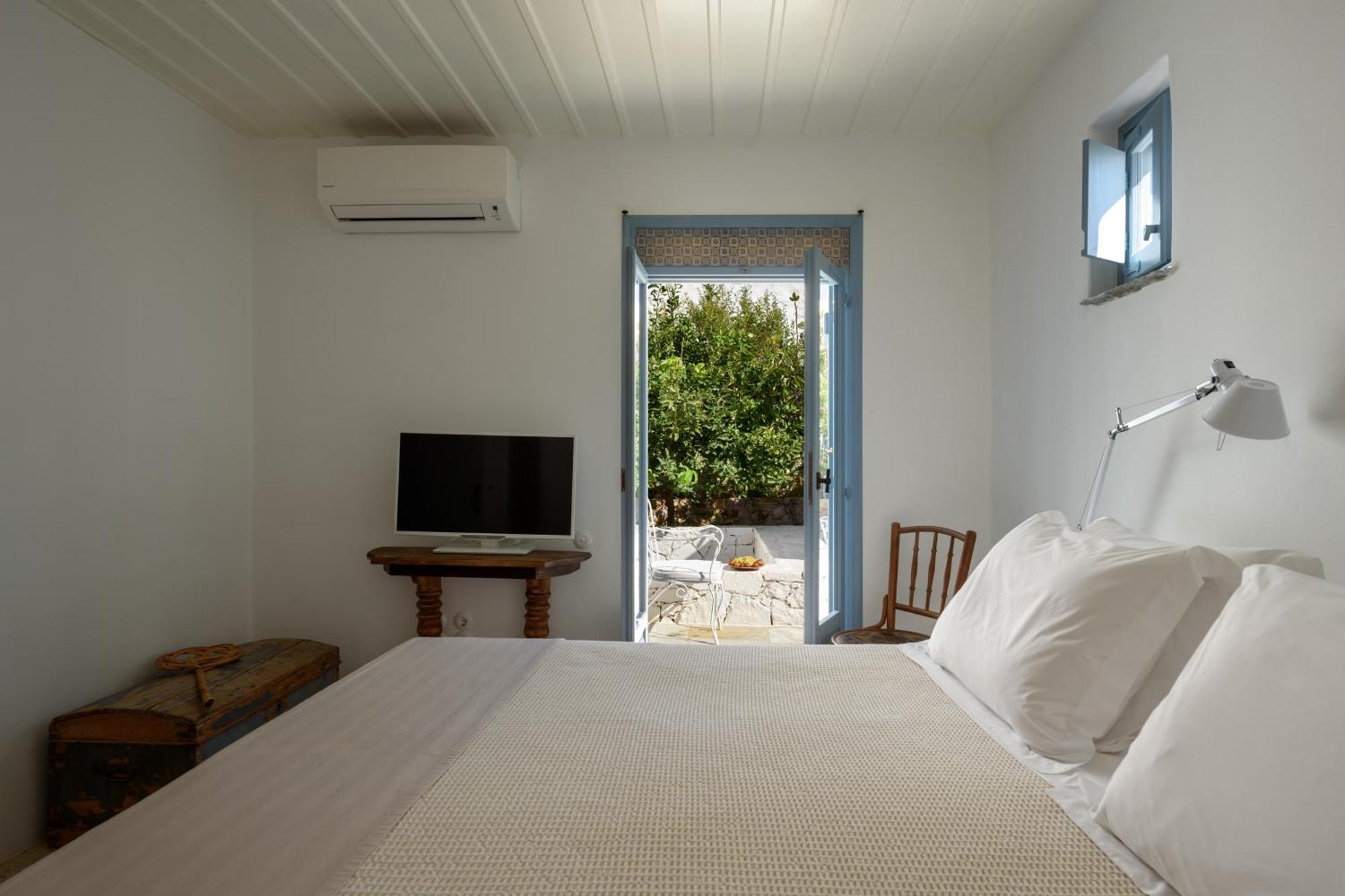 Mezzolovero Suites Kímolos Dış mekan fotoğraf