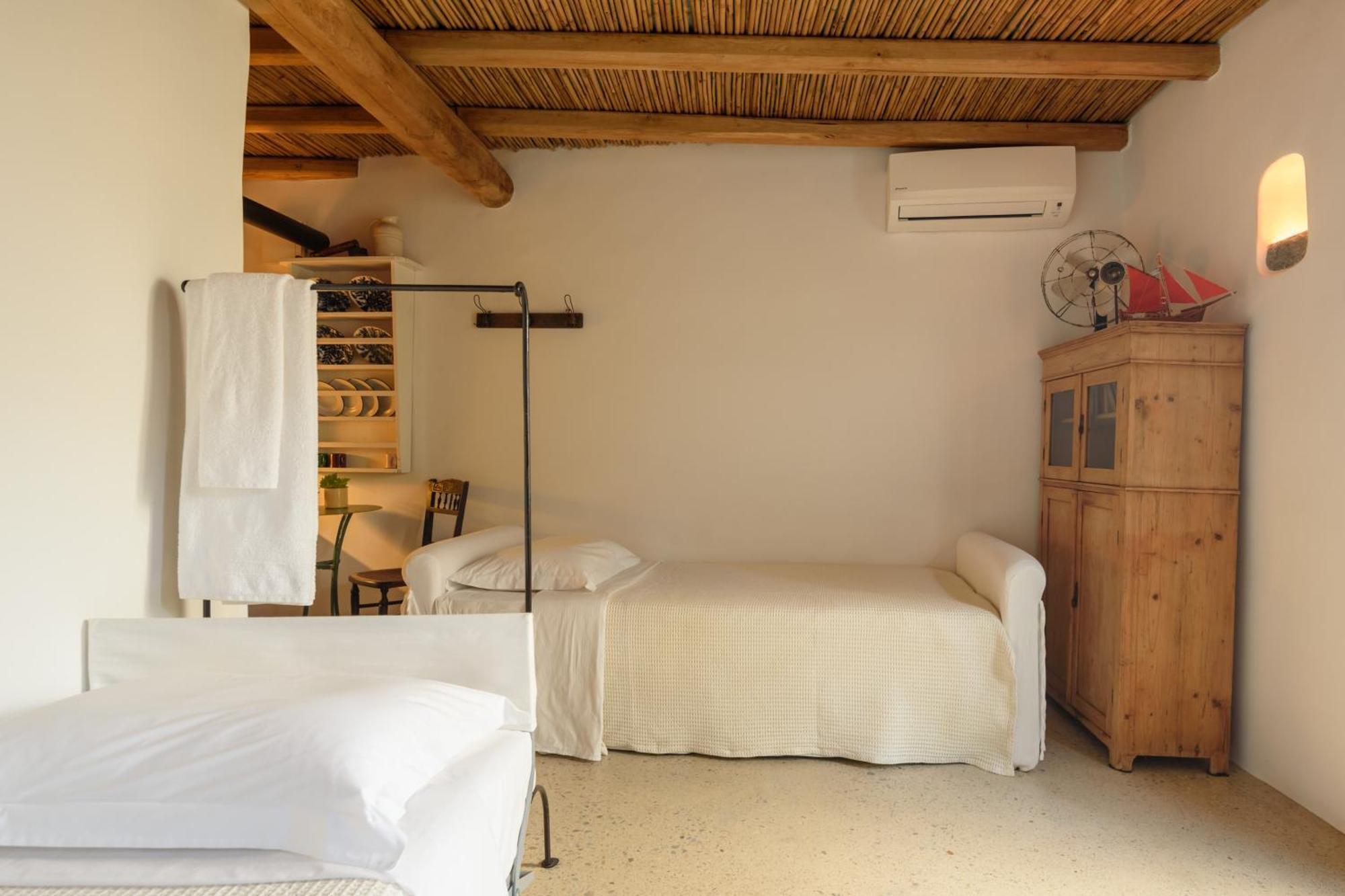 Mezzolovero Suites Kímolos Dış mekan fotoğraf