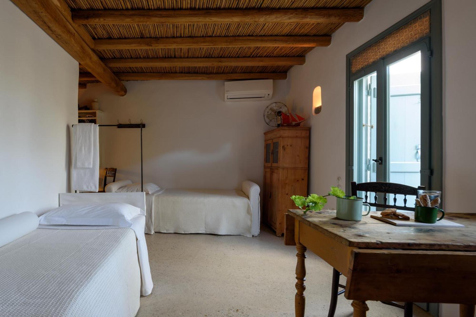 Mezzolovero Suites Kímolos Dış mekan fotoğraf