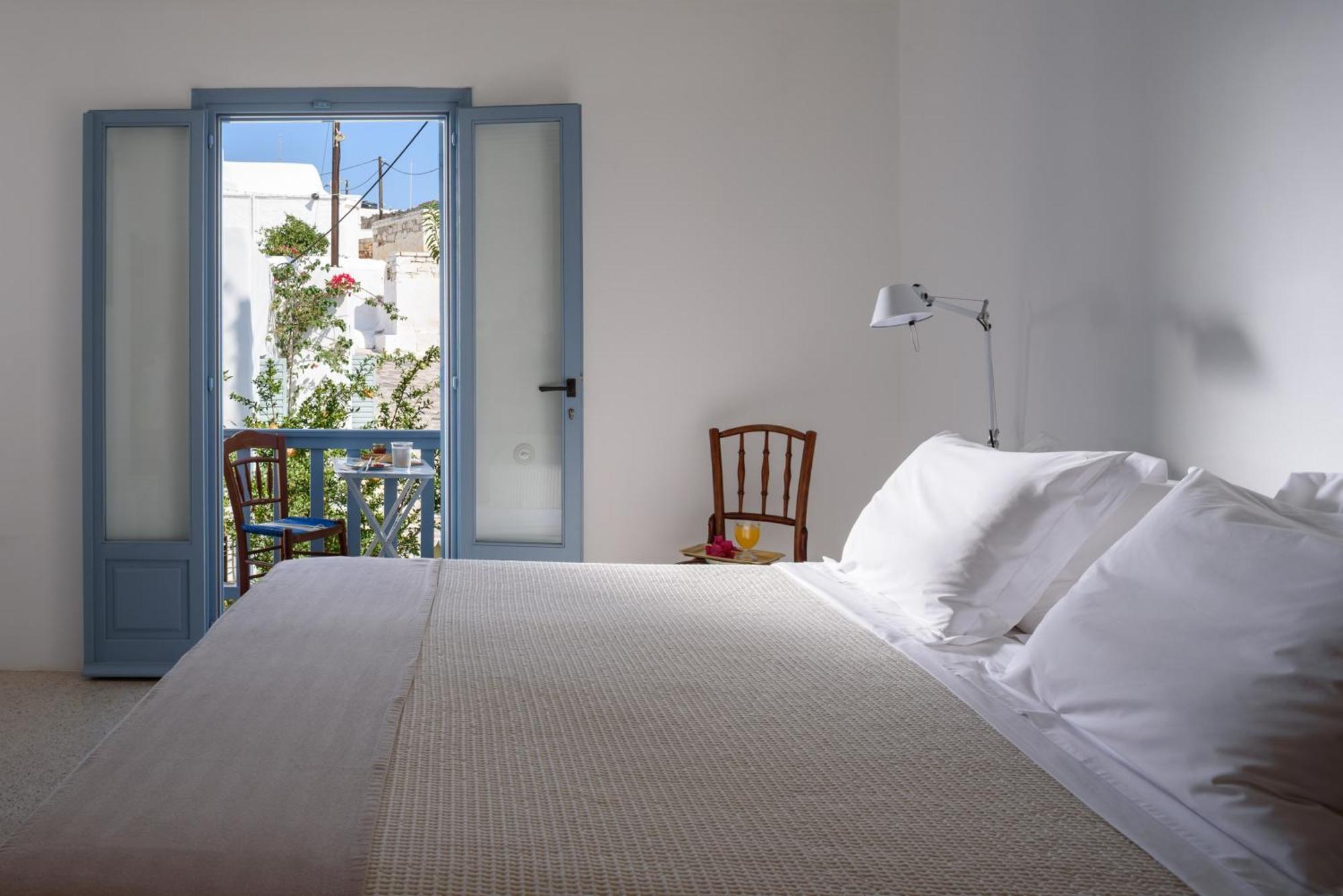 Mezzolovero Suites Kímolos Dış mekan fotoğraf