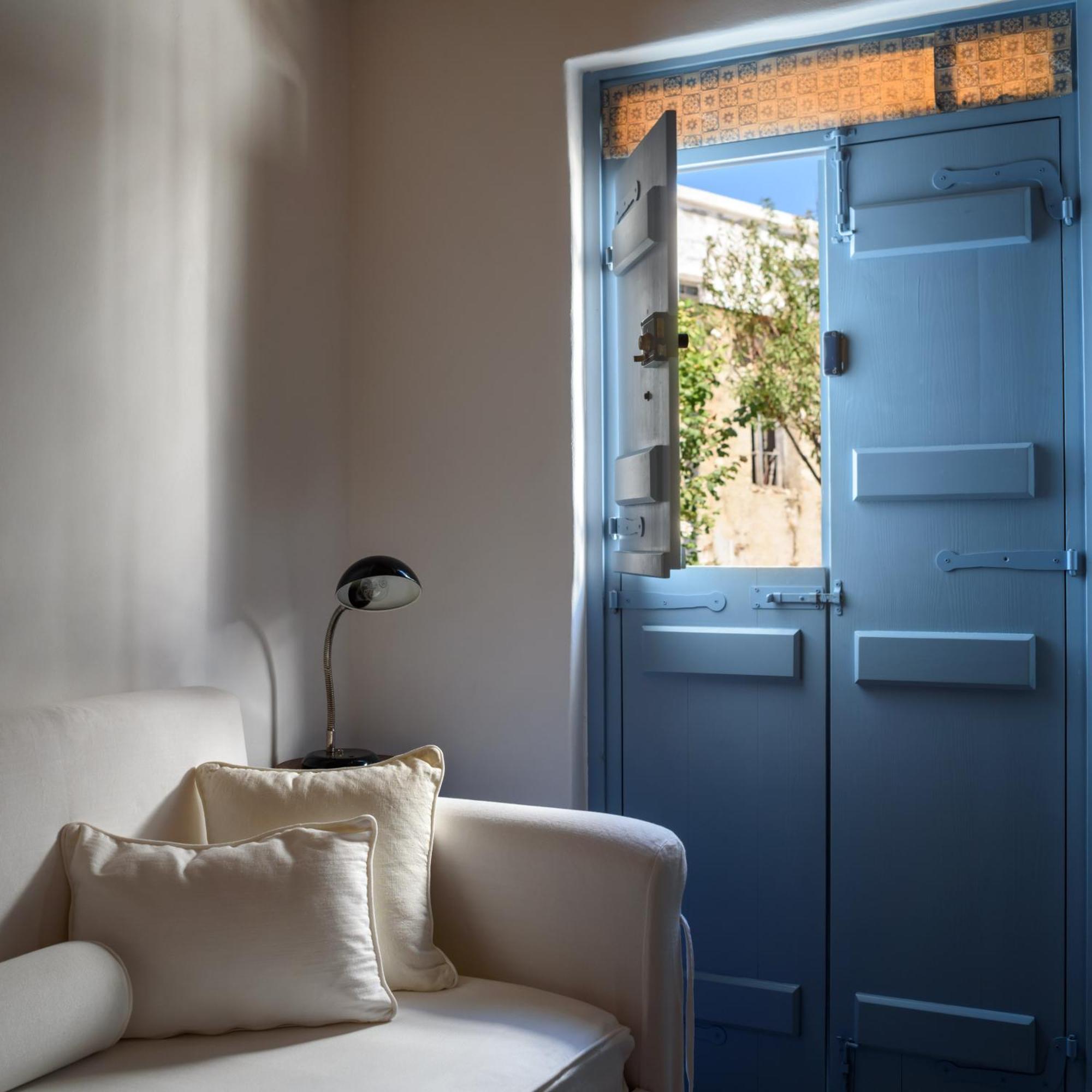 Mezzolovero Suites Kímolos Dış mekan fotoğraf